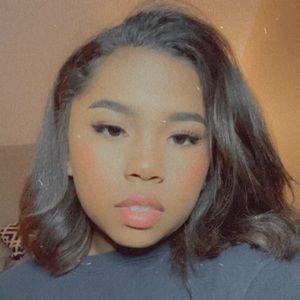 Meet your Posher, Chloe